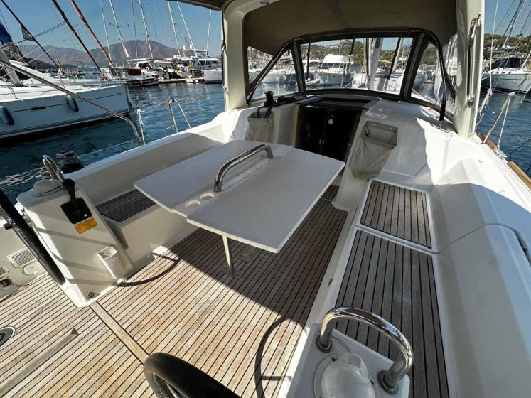 Oceanis 38.1 - Boatscribe.com