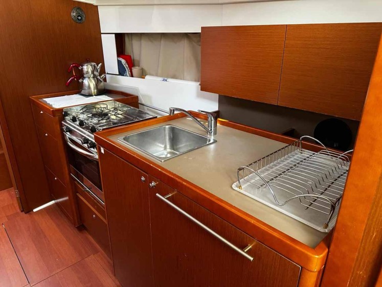 Oceanis 38.1 - Boatscribe.com
