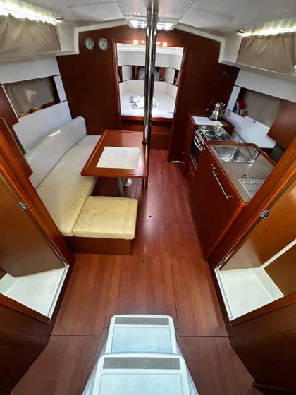 Oceanis 38.1 - Boatscribe.com