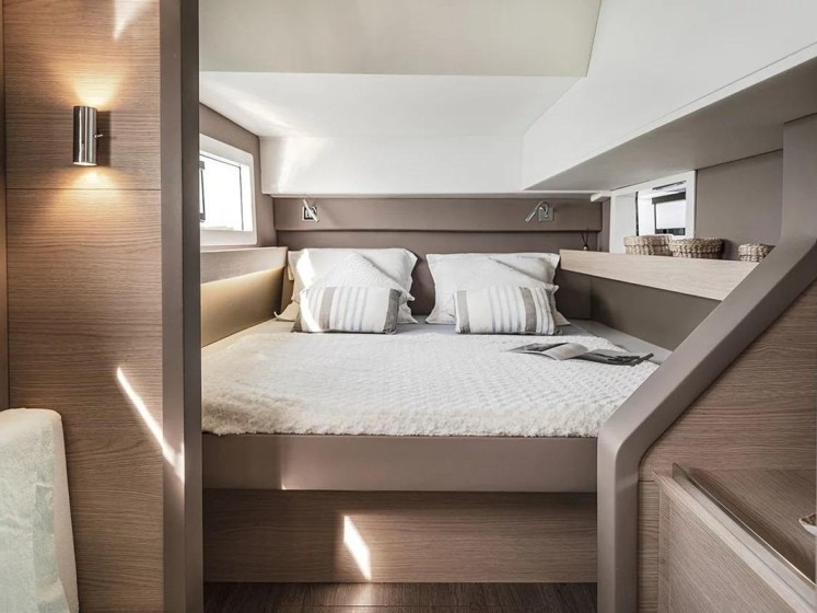 Aventura 37 - Boatscribe.com