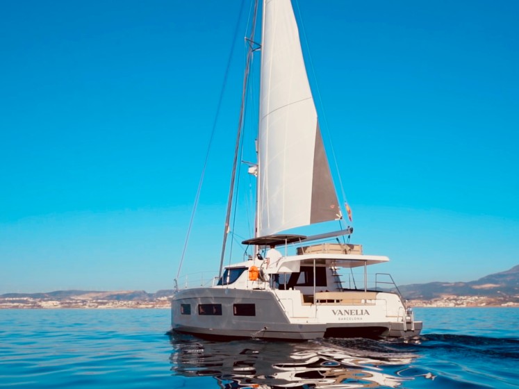 Aventura 37 - Boatscribe.com