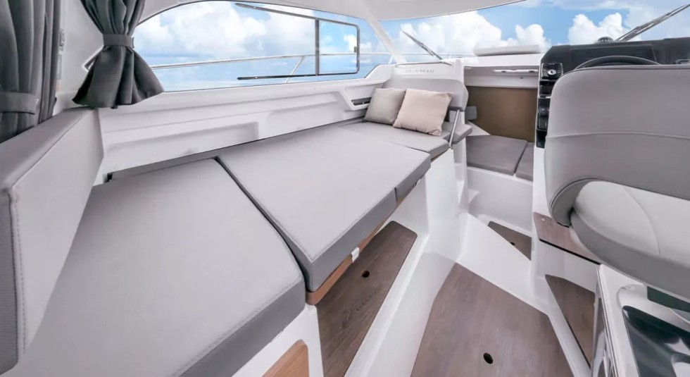 Antares 8 OB - Boatscribe.com
