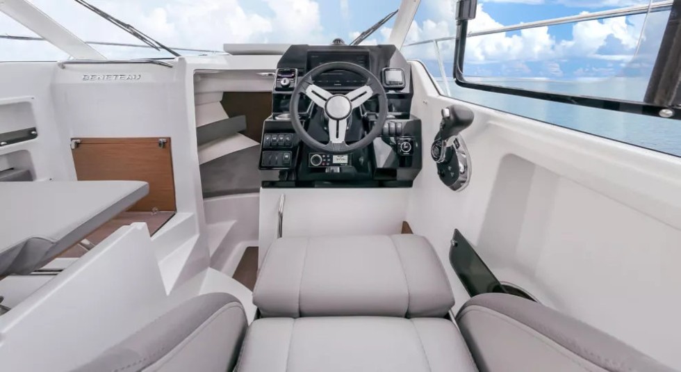 Antares 8 OB - Boatscribe.com