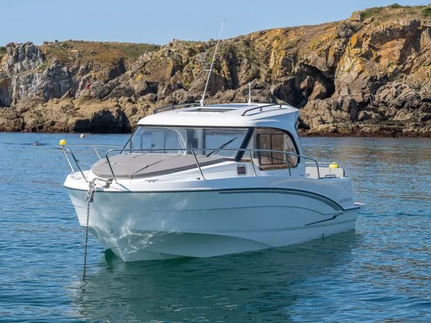Antares 8 OB - Boatscribe.com