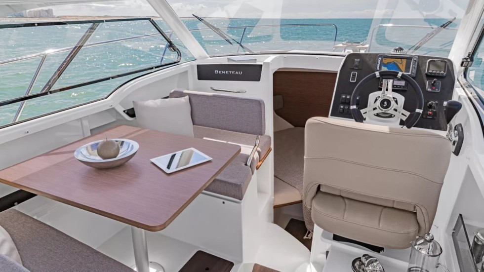 Antares 8 OB - Boatscribe.com
