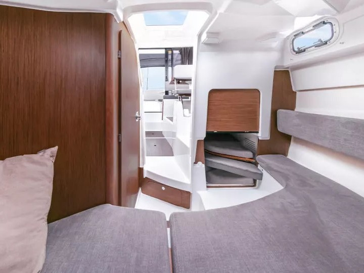 Antares 8 OB - Boatscribe.com