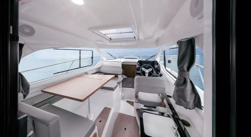 Antares 8 OB - Boatscribe.com