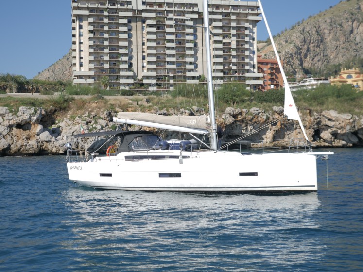 Dufour 430 - Boatscribe.com