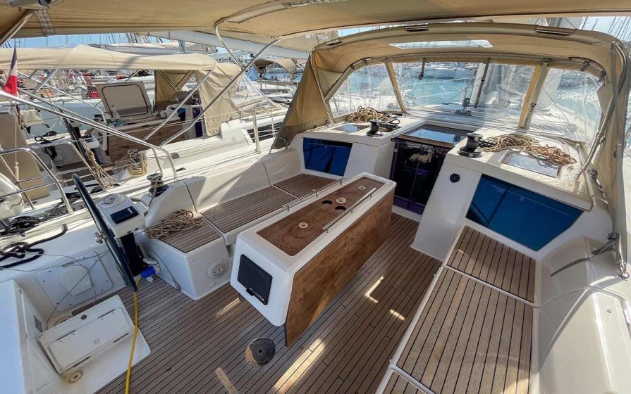 Dufour 430 - Boatscribe.com