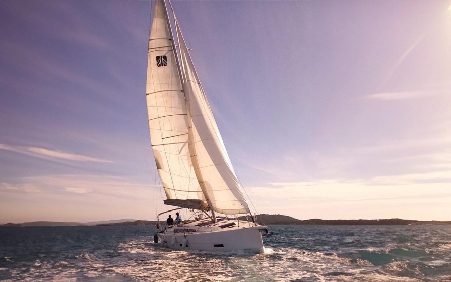 Dufour 430 - Boatscribe.com