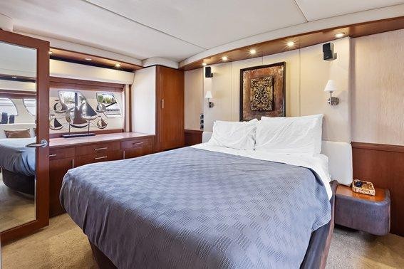 Sea Ray 60 Sundancer - Boatscribe.com