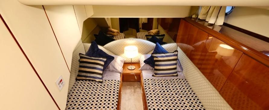 Fairline Squadron 55 - Boatscribe.com