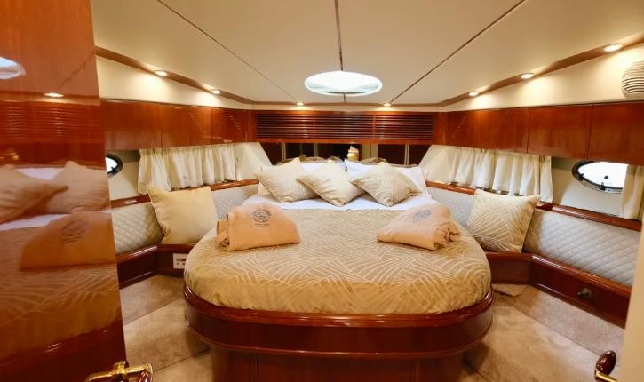 Fairline Squadron 55 - Boatscribe.com