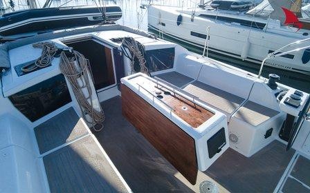 Dufour 430 - Boatscribe.com