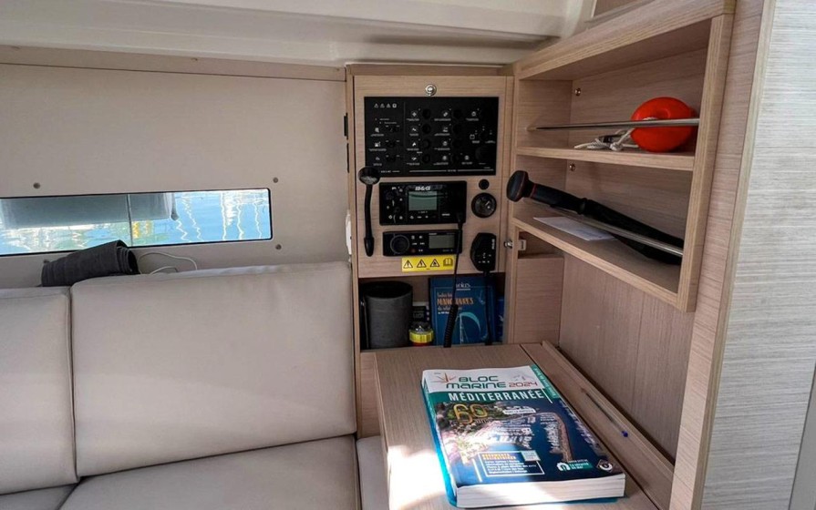 Oceanis 30.1 - Boatscribe.com