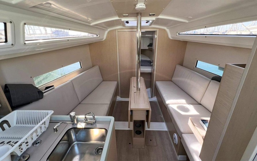 Oceanis 30.1 - Boatscribe.com