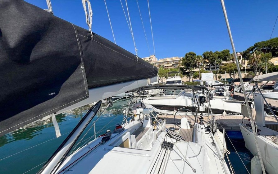 Oceanis 30.1 - Boatscribe.com