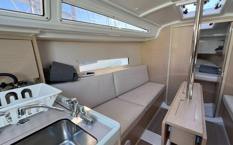 Oceanis 30.1 - Boatscribe.com