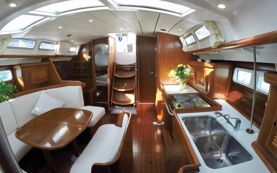 Oceanis 423 - Boatscribe.com