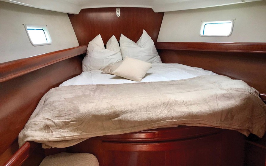 Oceanis 423 - Boatscribe.com