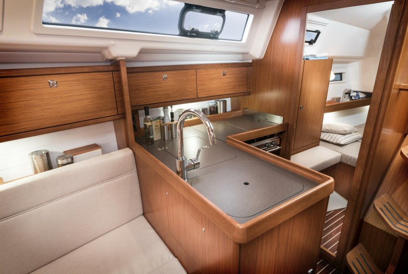 Bavaria 34 Cruiser - Boatscribe.com