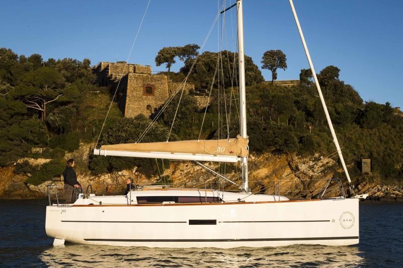 Dufour 310 GL - Boatscribe.com