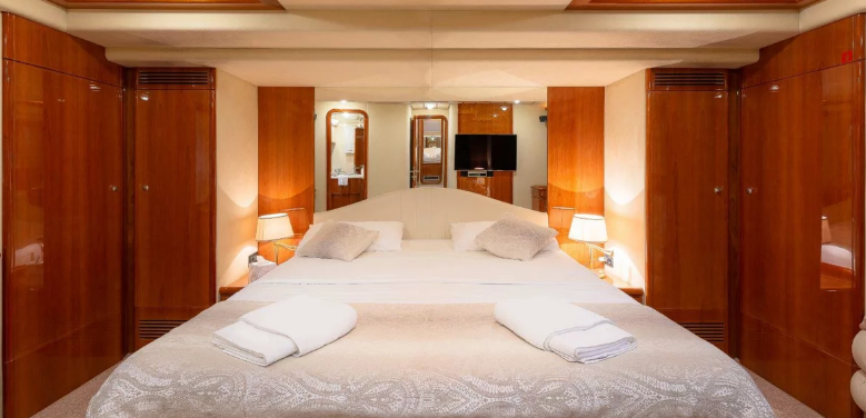 Ferretti 730 - Boatscribe.com