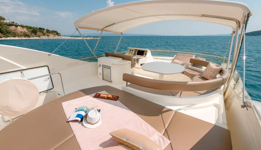 Ferretti 730 - Boatscribe.com