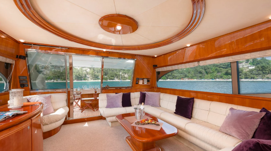 Ferretti 730 - Boatscribe.com