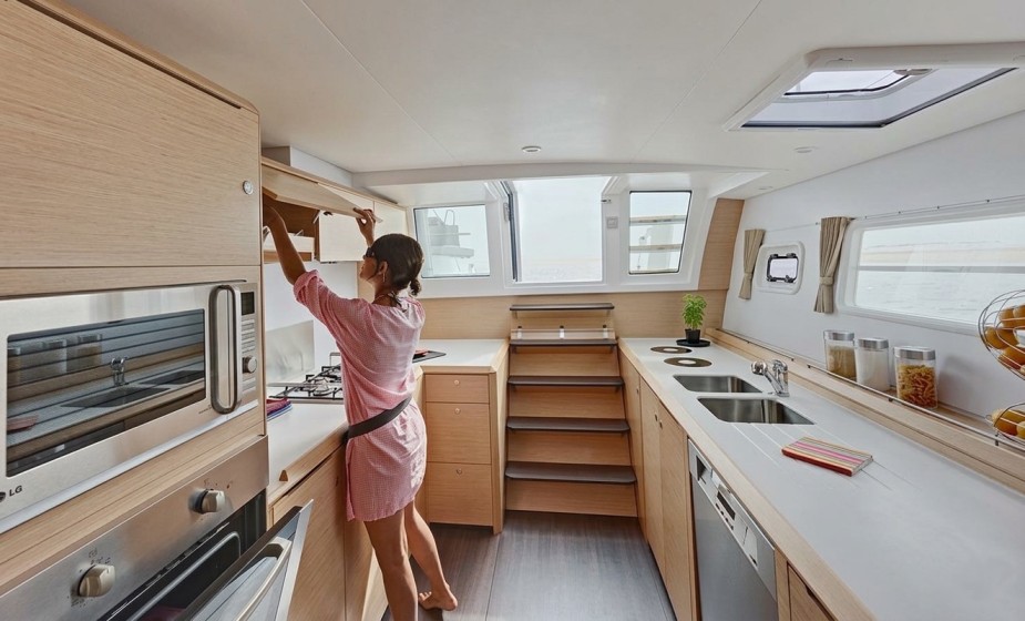 Lagoon 620 - Boatscribe.com