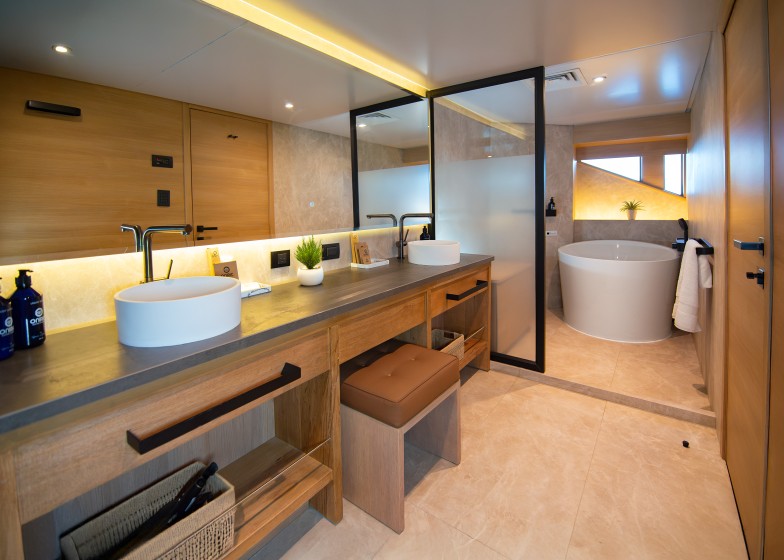 Luxury Motor Yacht - Boatscribe.com