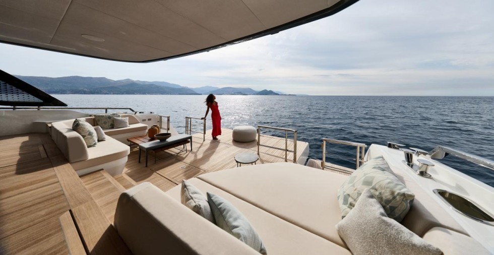 Prestige M7 - Boatscribe.com