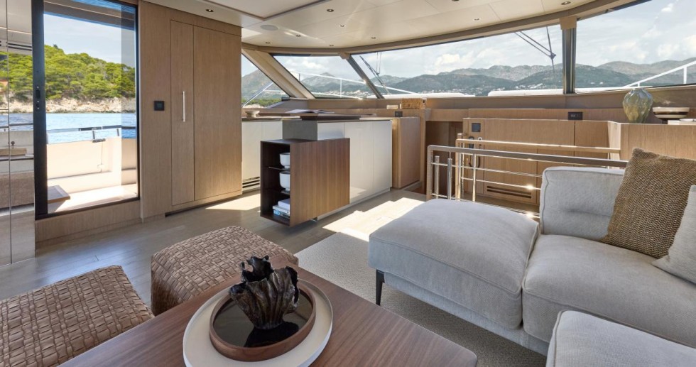 Prestige M7 - Boatscribe.com