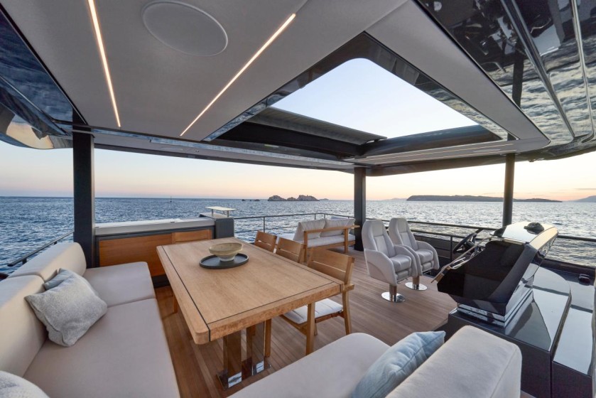 Prestige M7 - Boatscribe.com