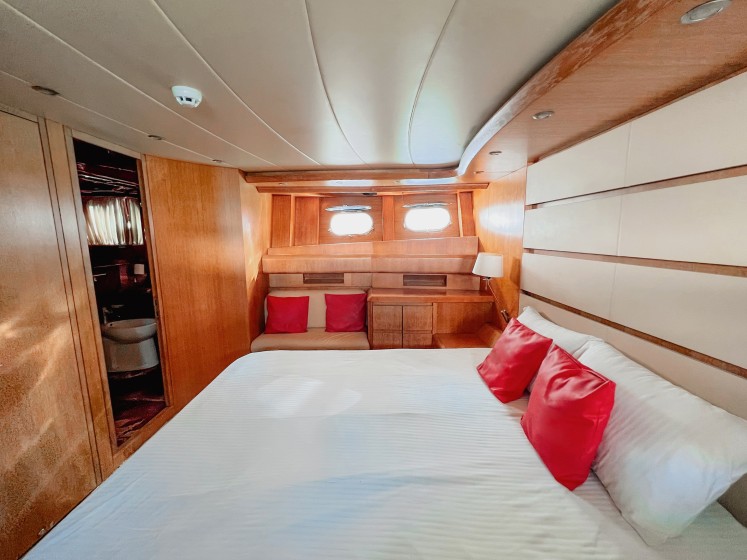 Luxury Motor Yacht - Boatscribe.com