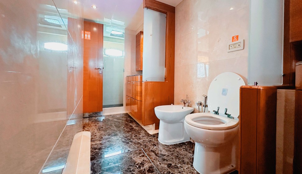 Luxury Motor Yacht - Boatscribe.com