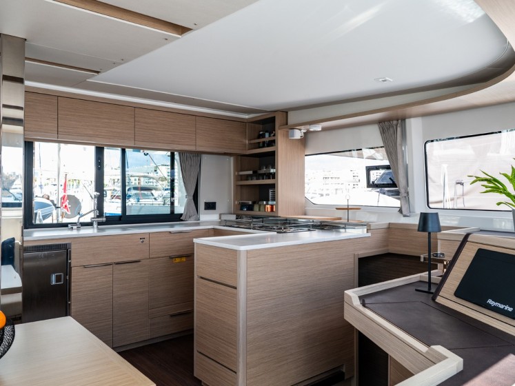Lagoon 46 - Boatscribe.com