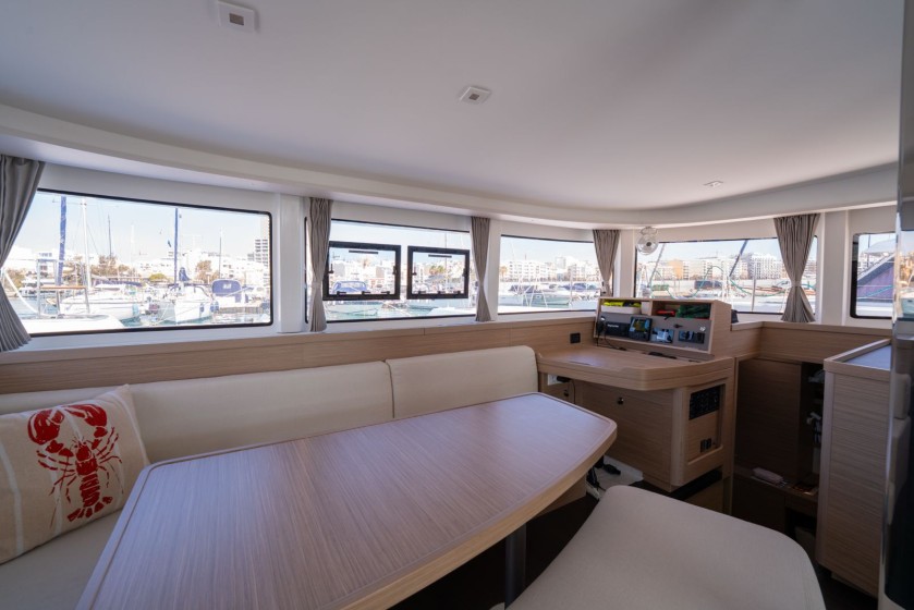 Lagoon 42 - Boatscribe.com