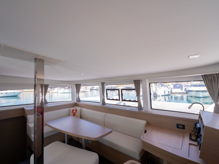 Lagoon 42 - Boatscribe.com