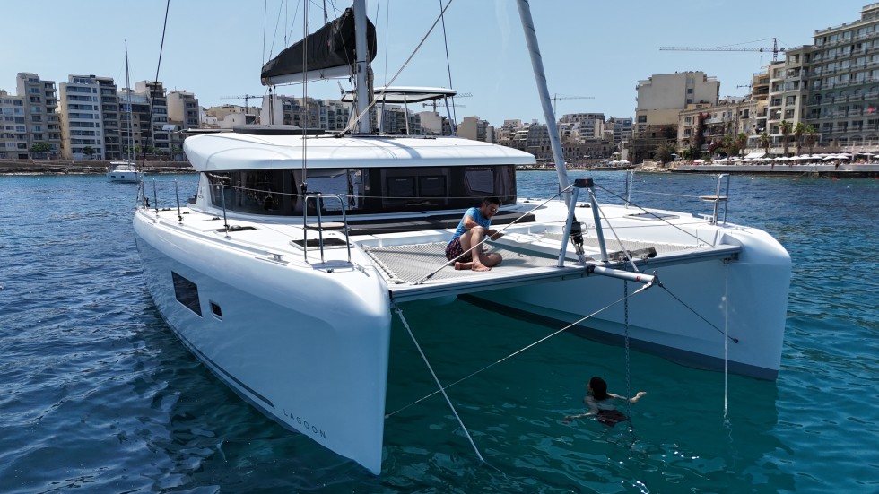 Lagoon 42 - Boatscribe.com