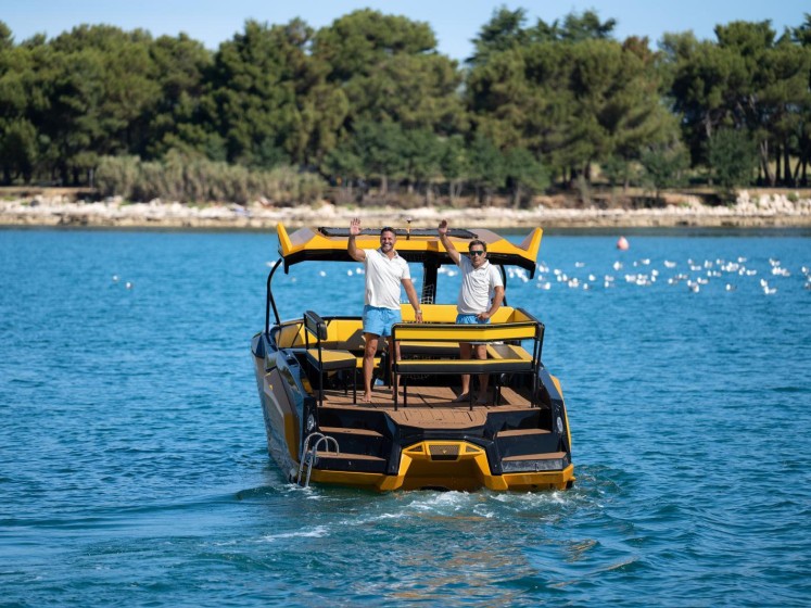 Motorboat - Boatscribe.com