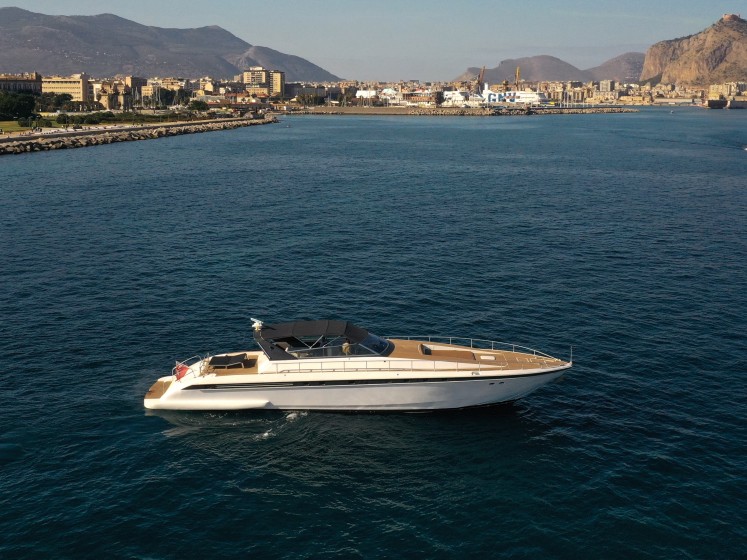 Leopard 24M - Boatscribe.com