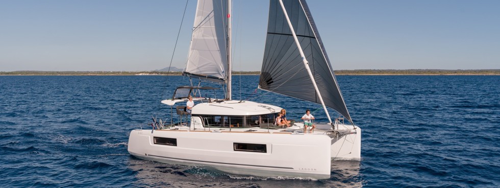 Lagoon 40 - Boatscribe.com