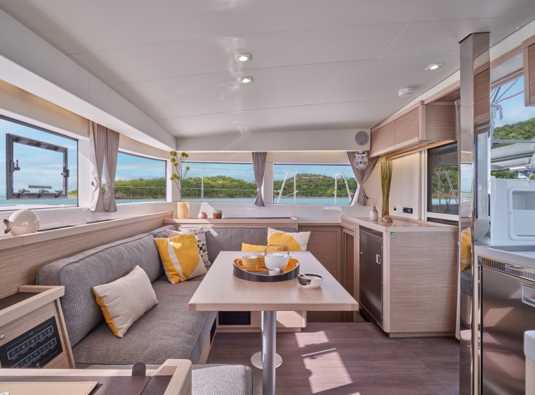 Lagoon 40 - Boatscribe.com