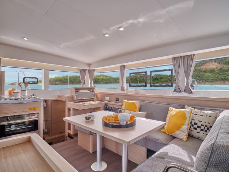 Lagoon 40 - Boatscribe.com