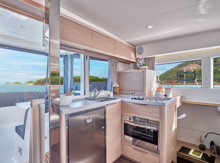 Lagoon 40 - Boatscribe.com