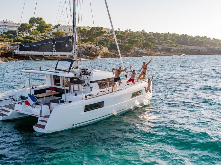 Lagoon 40 - Boatscribe.com