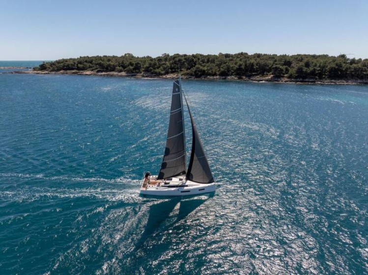 Sun Odyssey 350 - Boatscribe.com