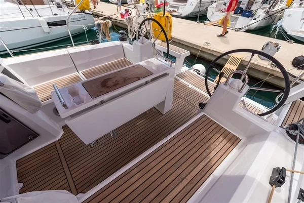 Oceanis 35.1 - Boatscribe.com