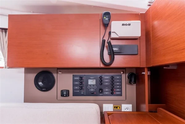 Oceanis 35.1 - Boatscribe.com